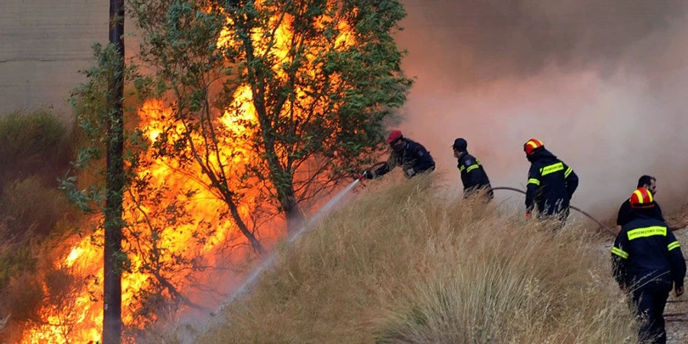 Πυρκαγιά σε εξέλιξη στην Κάτω Δροσιά Αχαΐας